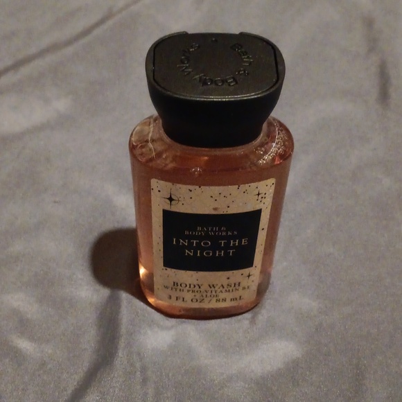 Travel size Bath & BodyWorks into the night set - Picture 5 of 5